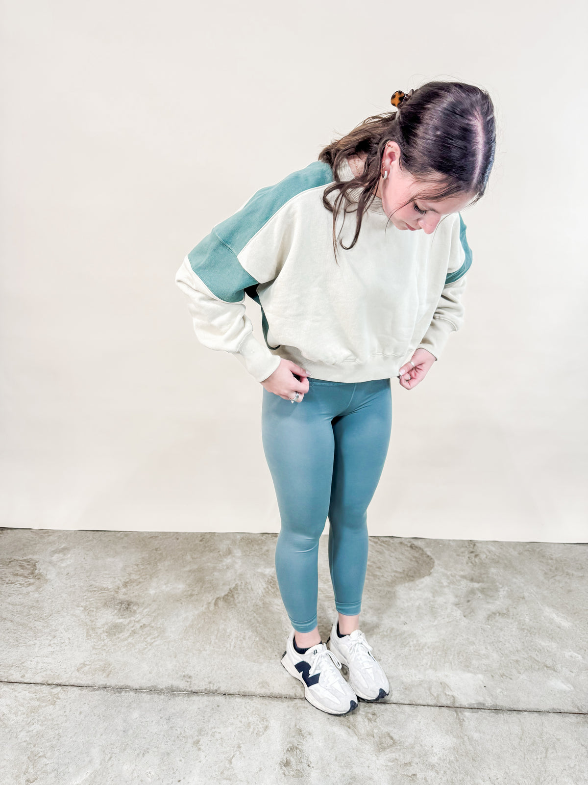 Green Contrast stitch sweatshirt in green paired with leggings for a casual spring outfit. 