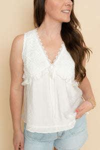 Women's white v-neck tank top with lace for spring and summer