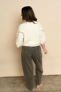 Polka dot barrel jeans paired with short sleeve sweater for an easy casual spring outfit. 
